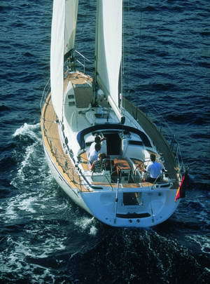 Segelyacht von hinten